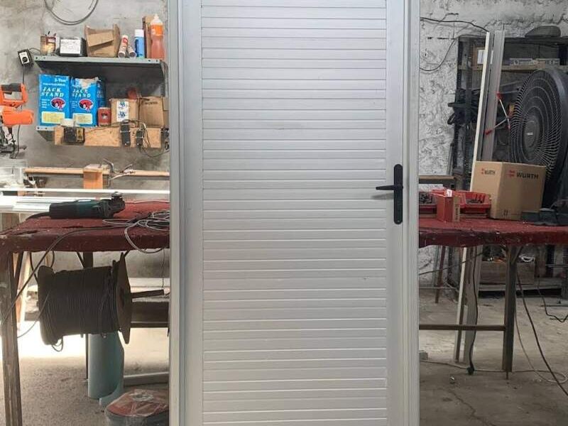 puerta de aluminio aberturas fenix - Fénix Aberturas | Construex