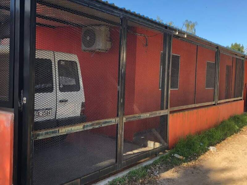 Puertas de seguridad bodegas uruguay - ALVANO aluminio y herreria | Construex